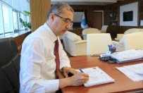 Üniversitede Diplomalar Hazır