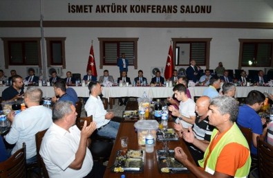 Vali Ve Başsavcı Cezaevinde Hükümlülerle İftar Yaptı