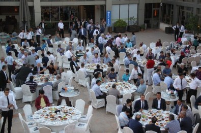 Yeni Dünya Vakfı Üyeleri İftarda Buluştu