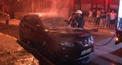 Ataşehir'de İki Araç Kundaklandı