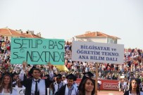 ÇOMÜ'den 'Renkli' Mezuniyet