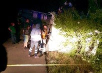 HASAN ARSLAN - Çorum'da Kamyon Devrildi Açıklaması 2 Yaralı