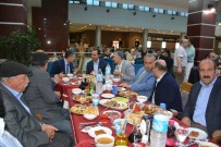 MURAT ERKAN - Kaymakam Erkan Ve Başkan Aksoy Muhtarlarla İftarda Bir Araya Geldi