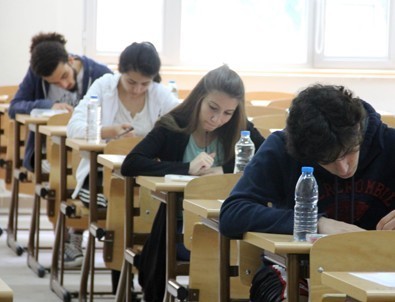 Lisans Yerleştirme Sınavı'nın ilk oturumu tamamlandı