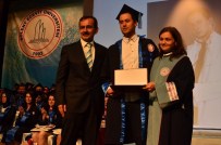 Mezuniyet Belgesini Babasının Elinden Aldı