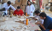 AHŞAP OYUNCAK - Üniversite Öğrencileri Organik Oyuncak Üretmeye Başladı