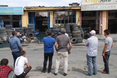 Yangın İş Yerini Küle Çevirdi