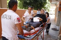 Yaşlı Kadına Evinin Önünde Gasp Ve Darp