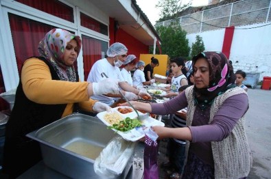Bayraklı'da Ramazan Coşkusu
