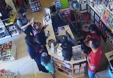 Kitapçıda 'Tırnakçılık' Kamerada