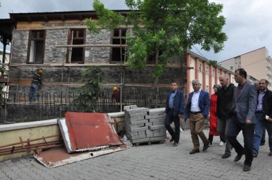 Vali Rahmi Doğan Ani Antik Kente'te İncelemelerde Bulundu