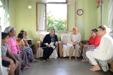 Zeliha Elvan Ve Kevser Çakacak Şehit Ailesiyle İftarda Buluştu