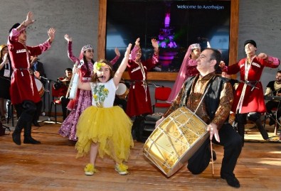 5 Yaşındaki Nuray, EXPO 2016'Da Azeri Pavilyonunun Açılışına Damga Vurdu