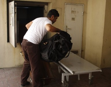 Alanya'da Otel Odasında Çıkan Yangında Ölen Kadının Cenazesi Adli Tıp'a Getirildi