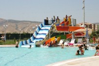 YÜZME YARIŞLARI - Aquapolis Yüzme Havuzu Açıldı