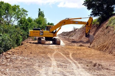 Arguvan İlçesinde Yol Çalışması Yapılıyor