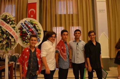 Ayvalık Anadolu Lisesinden Şiir Dinletisi