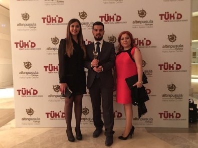 ERÜ Halkla İlişkiler Öğrencilerine 'Altın Pusula Ödülü'