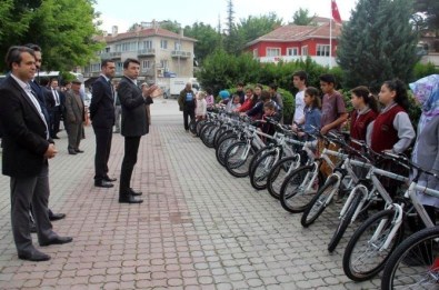 Pınarhisarlı Öğrencilere Bisiklet Dağıtıldı