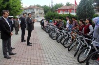 CEMAL DEMIRYÜREK - Pınarhisarlı Öğrencilere Bisiklet Dağıtıldı