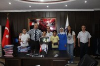 SATRANÇ TURNUVASI - Satranç Turnuvasında Dereceye Girenlere Ödülleri Verildi