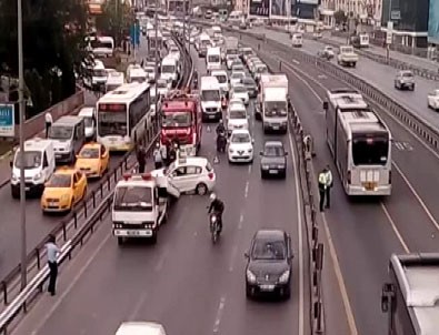 Sefaköy'deki kaza E-5'i kilitledi