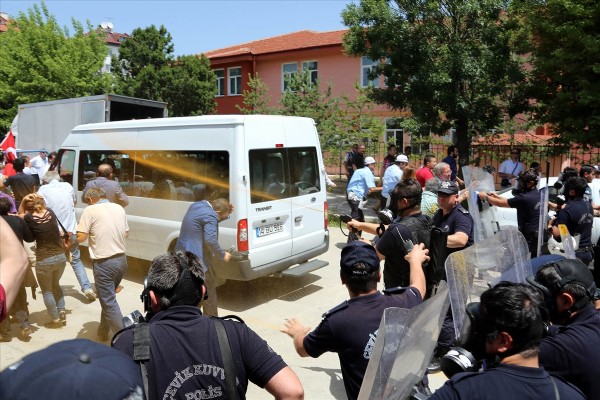 Bolu'da CHP'lilere gazlı polis müdahalesi