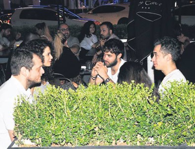 Flaşlar sohbeti bölmedi