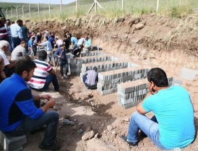 HDP'liler katliam yapılan köye alınmadı