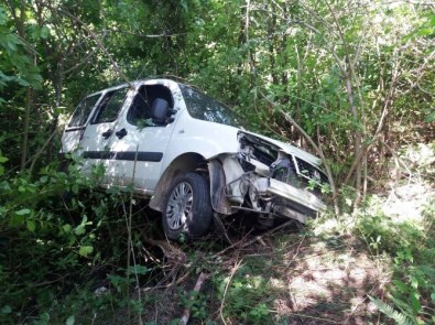 Kamyonetlerin Çarpıştığı Kazada Faciadan Dönüldü