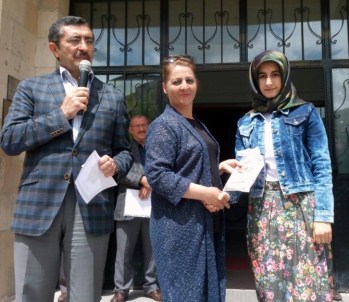 Kızılay'dan Başarılı Öğrencilere Ödül