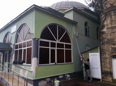 Mezarlık Camileri Bayrama Hazır