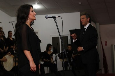 Münir Nurettin Selçuk Konseri Ayakta Alkışlandı