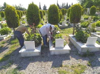 Turgutlu Mezarlıklarında Hummalı Çalışma