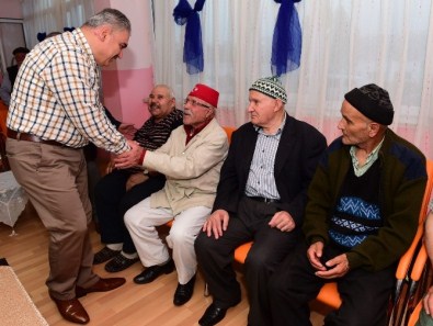 Uşak'ta Yaşlılar Babalar Gününde Unutulmadı