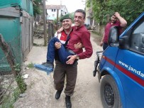 DOĞANLı - Uzman Çavuş Engelli Vatandaşı Böyle Taşıdı