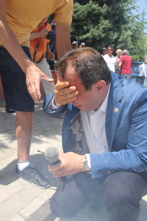 Bolu'da CHP'lilere gazlı polis müdahalesi