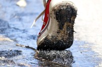 Antalya'da 45 Derecelik Sıcak Hava Asfalt Eritti