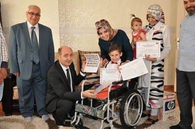 Bedensel Engeli Mirac, Karnesini Evinde Aldı