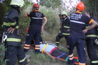 RıZA YıLMAZ - Çaya Düşen Alkollü Adamı İtfaiye Ve AFAD Ekipleri Kurtardı