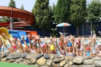 KARNE HEDİYESİ - Çocuklar Karne Hediyelerini Çok Sevdi