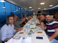 AHMET ADNAN - Dikili Polis Dayanışma Ve Güçlendirme Derneği'nden İftar Yemeği