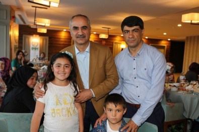 Dünya Yetimler Günü'nde İftar Programı Düzenlendi