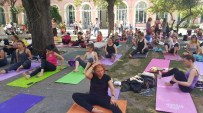 DIDEM TASLAN - Dünya Yoga Günü'nde Bin Kişi Yoga Yaptı