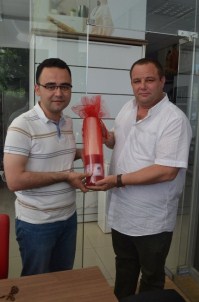 Güreş Davetini Kırmızı Dipli Mumla Yaptılar