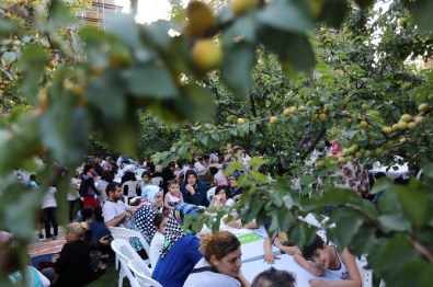 Kayısı Bahçesi'nde İftar Keyfi