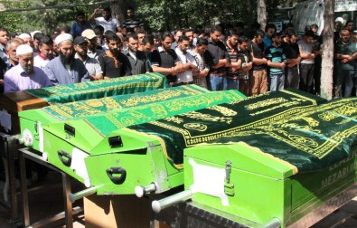 Tabutlar Yan Yana Dizildi