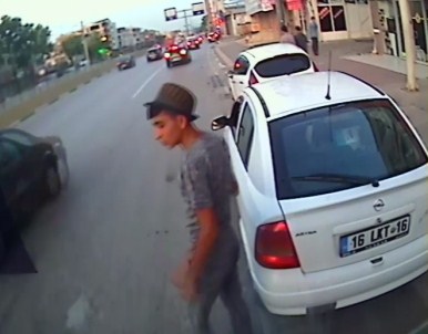 Yolcu Minibüsünü Soyan Hırsız Kameraya Yakalandı