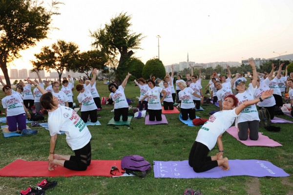 Karşıyaka'da önce yoga sonra iftar