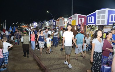 Büyükşehir Belediyesi'nin Ramazan Etkinliklerine Mersinlilerden Yoğun İlgi